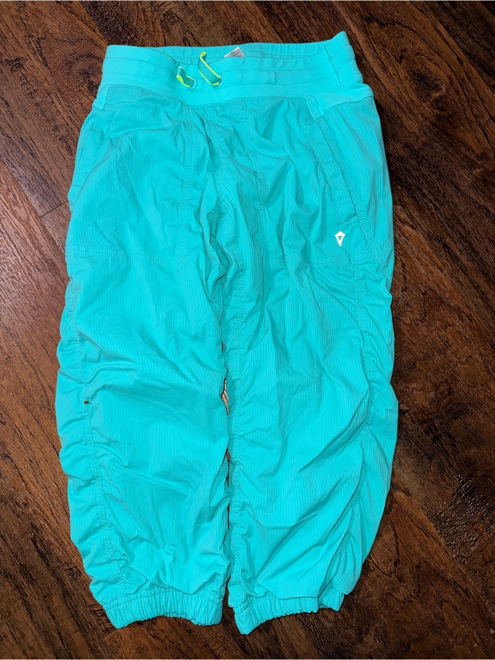 Ivivva by Lululemon bright aqua cropped joggers